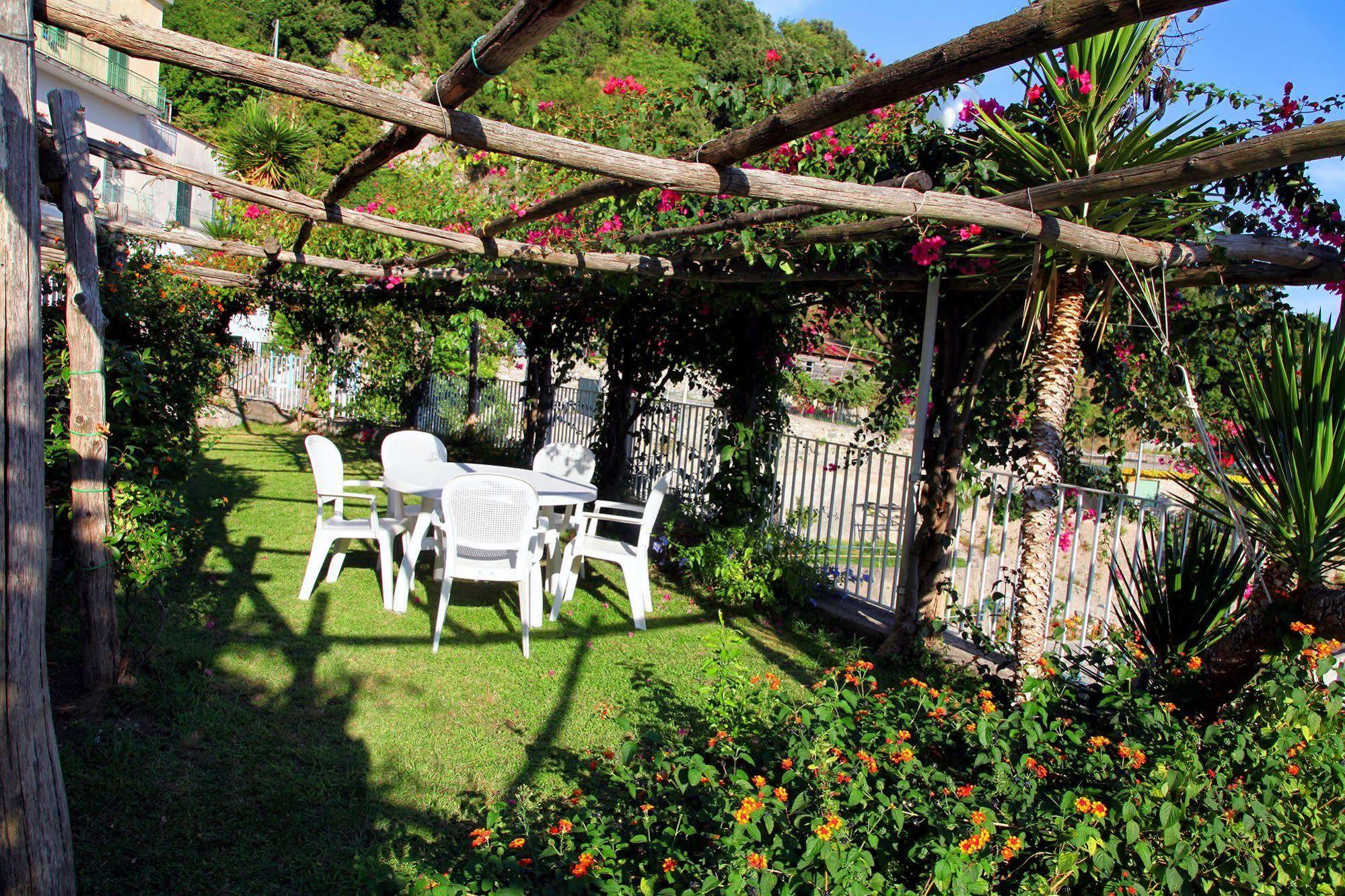 Le Terrazze Di Cristina Bed & Breakfast Vietri sul Mare Exterior photo
